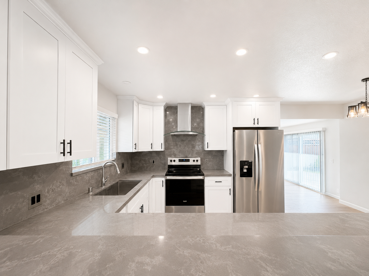 888 Leith Ave - Photo 3 of 16