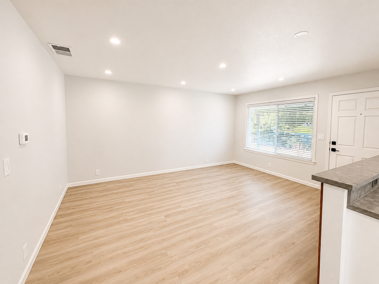 888 Leith Ave - Photo 4 of 16