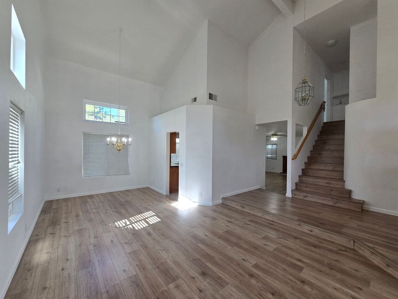 2602 Overland Ave - Photo 4 of 20
