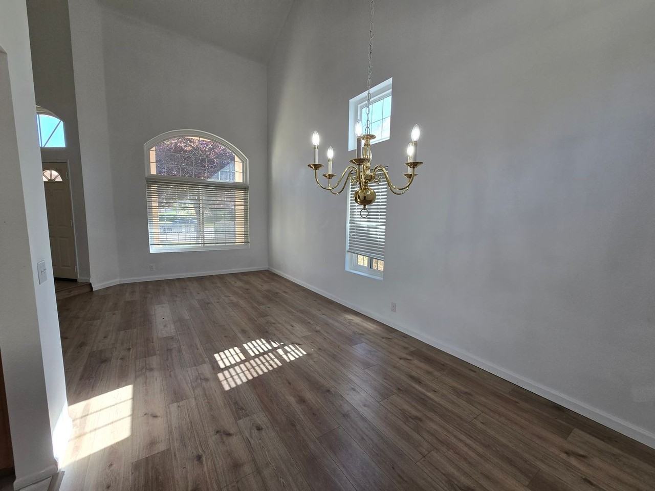 2602 Overland Ave - Photo 5 of 20