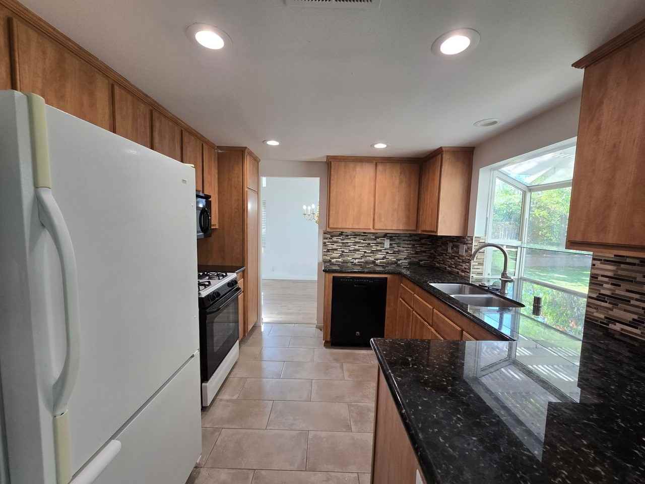 2602 Overland Ave - Photo 7 of 20
