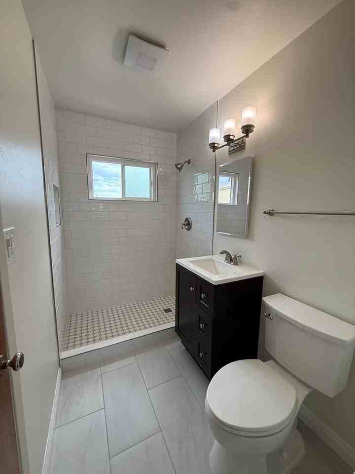 1072 Lincoln Ave - Photo 2 of 13