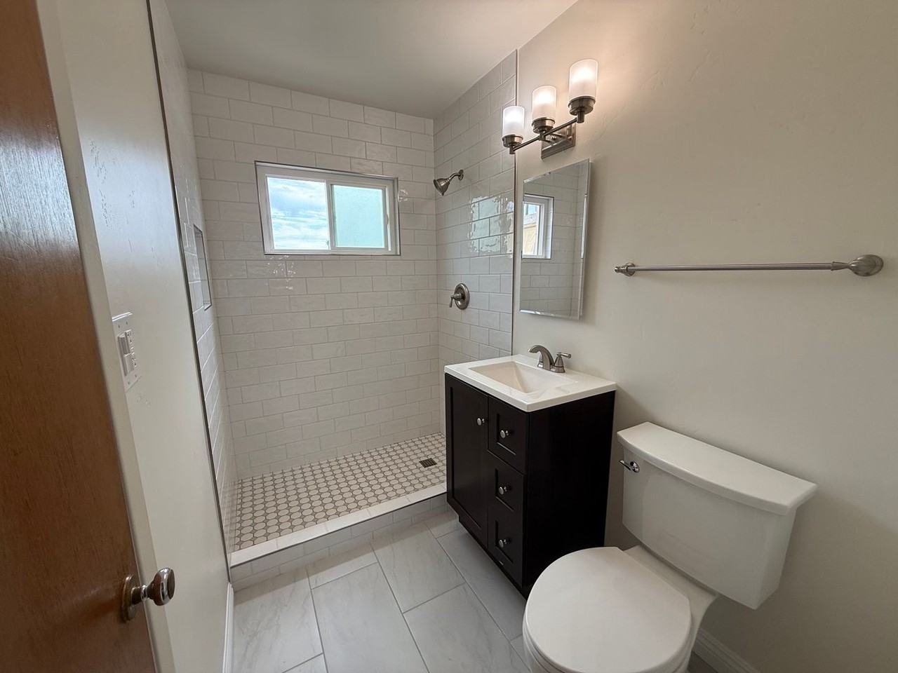 1072 Lincoln Ave - Photo 3 of 13