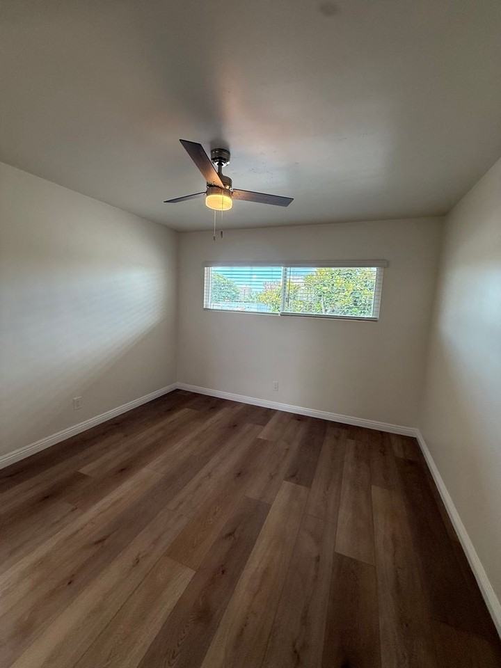 1072 Lincoln Ave - Photo 4 of 13