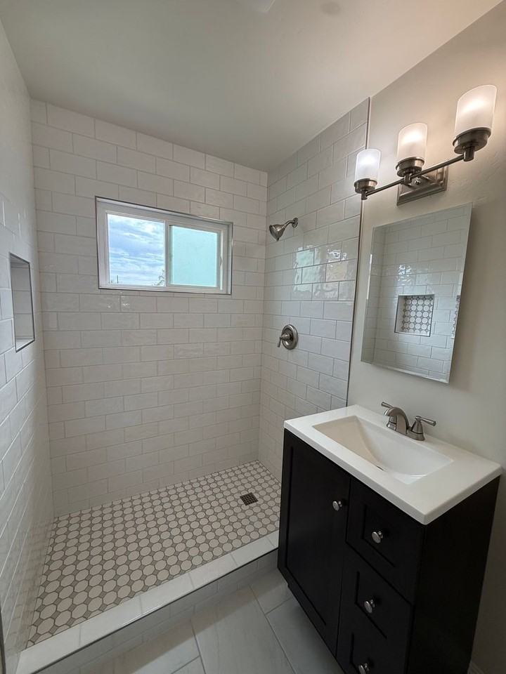 1072 Lincoln Ave - Photo 5 of 13