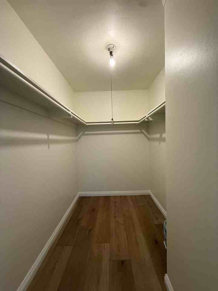 1072 Lincoln Ave - Photo 7 of 13