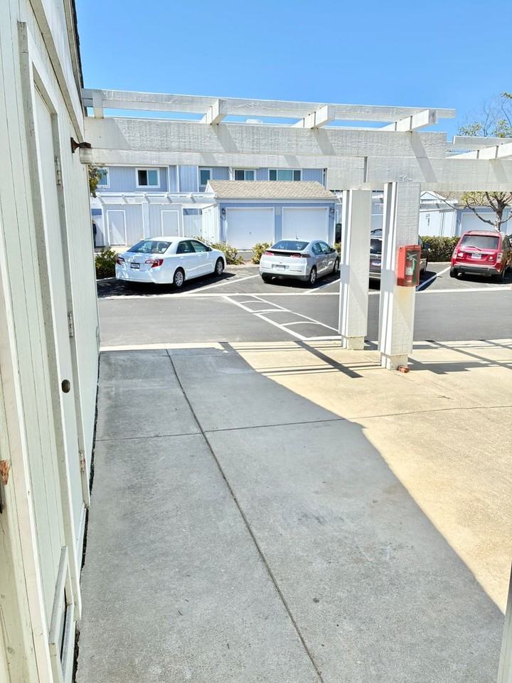487 Cannon Green Dr #D - Photo 4 of 32