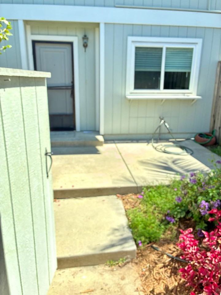 487 Cannon Green Dr #D - Photo 2 of 32