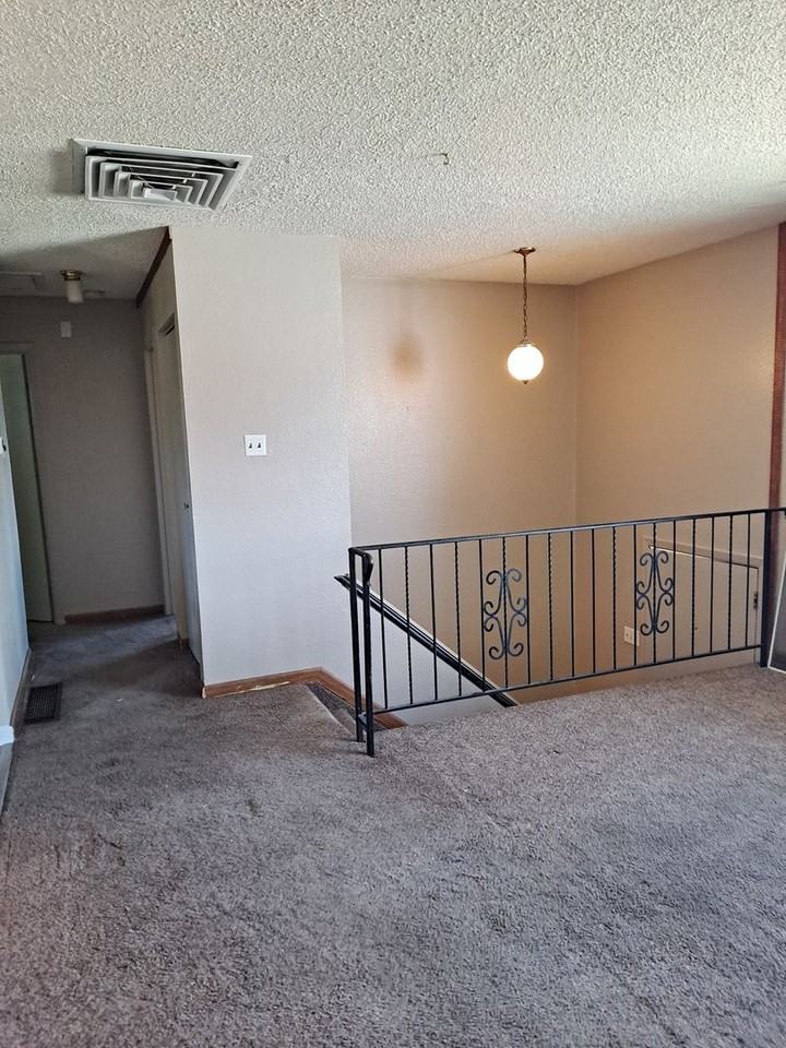 618 Hewitt St - Photo 3 of 15