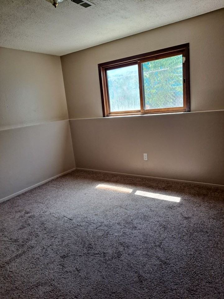 618 Hewitt St - Photo 6 of 15