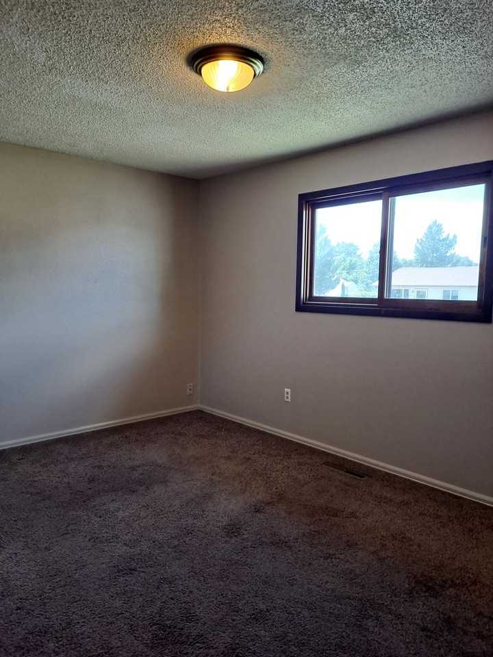 618 Hewitt St - Photo 7 of 15