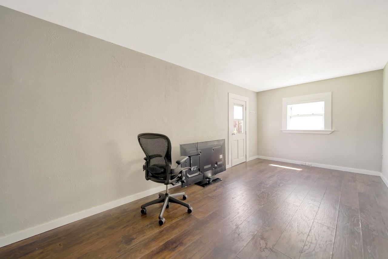734 Cassia St - Photo 2 of 31