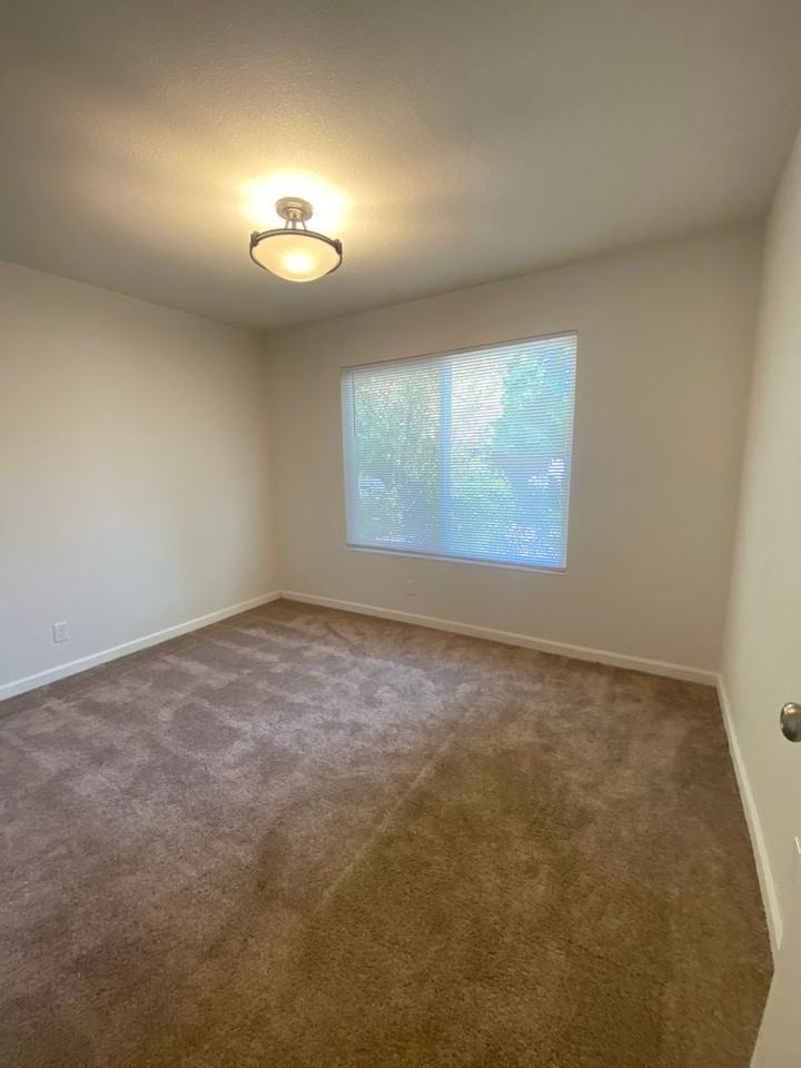 2502 Secretariat Dr - Photo 3 of 19
