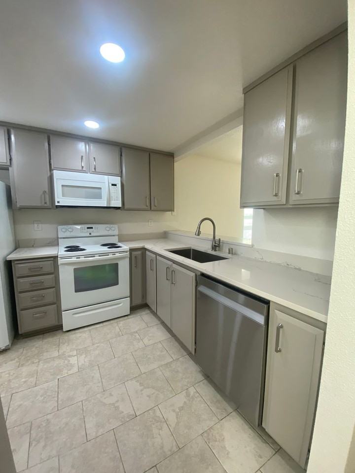 2502 Secretariat Dr - Photo 4 of 19