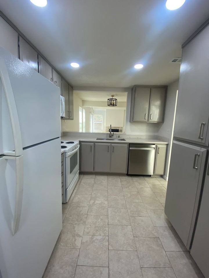 2502 Secretariat Dr - Photo 5 of 19