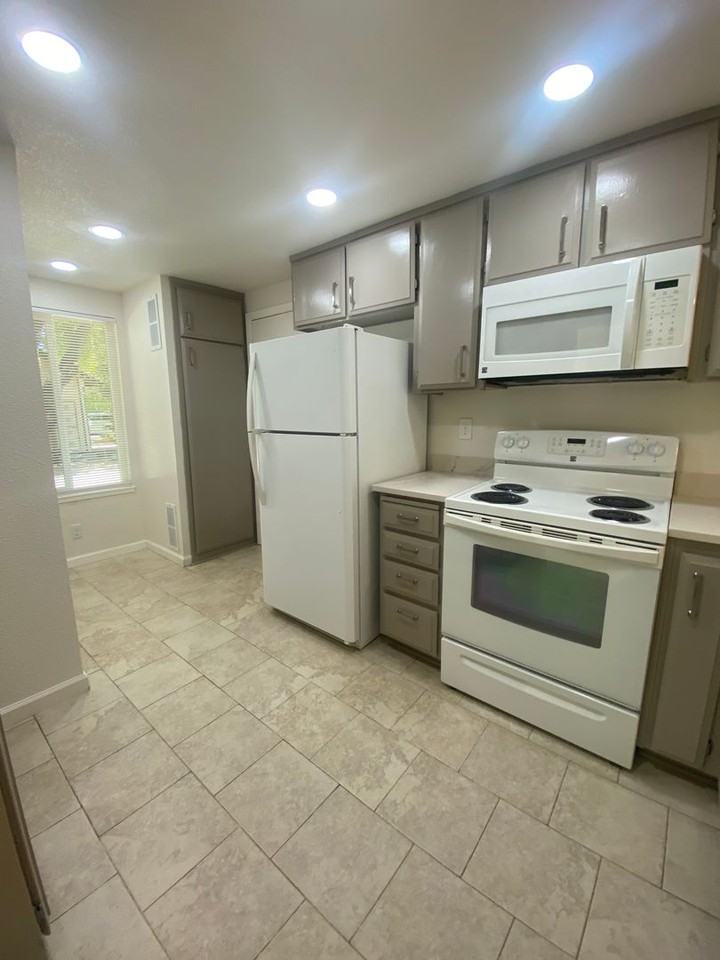 2502 Secretariat Dr - Photo 6 of 19