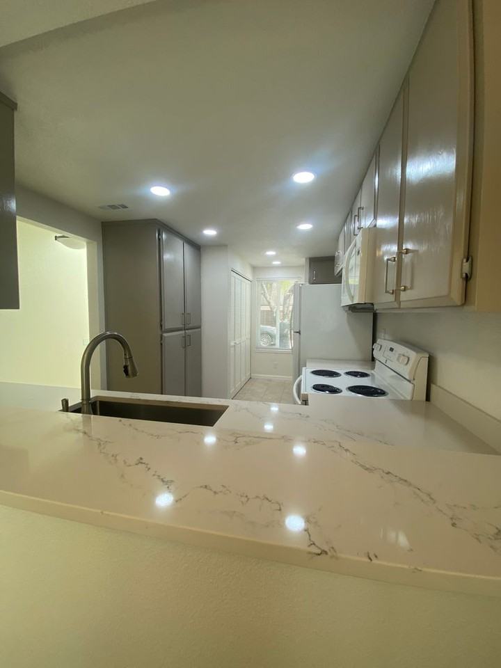 2502 Secretariat Dr - Photo 7 of 19