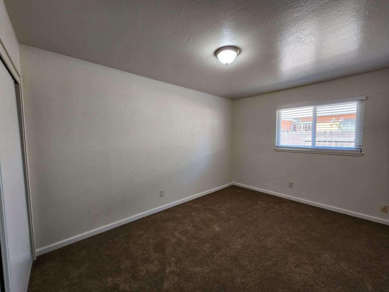 3309 Y St #C - Photo 4 of 5