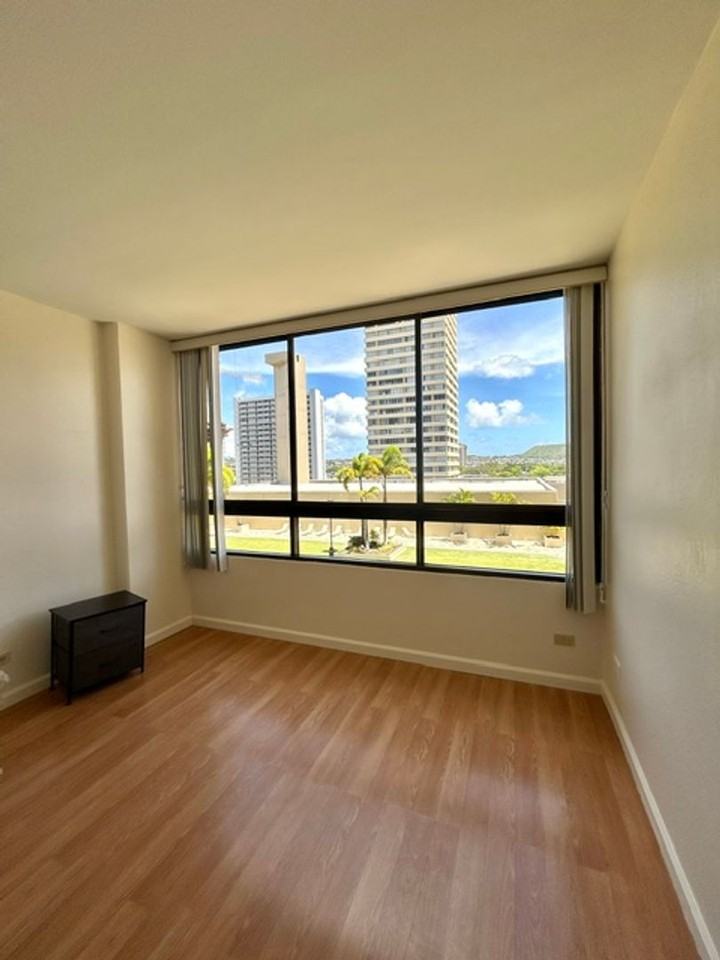 2499 Kapiolani Blvd #705 - Photo 6 of 19