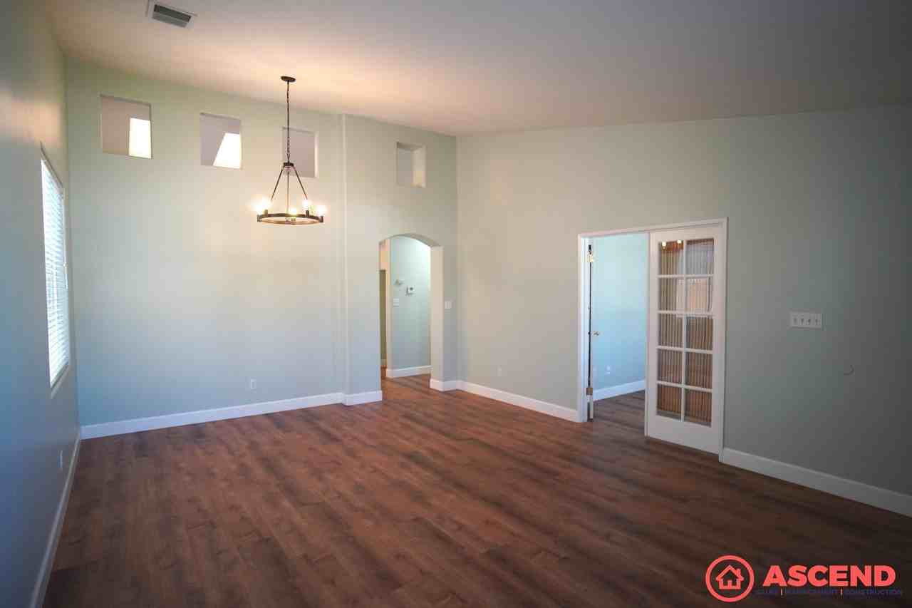 10205 Huntington Downs Ave - Photo 2 of 20