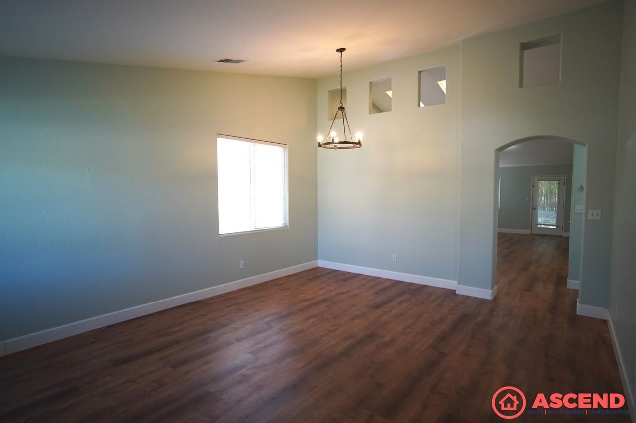 10205 Huntington Downs Ave - Photo 3 of 20