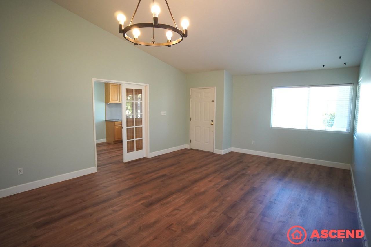 10205 Huntington Downs Ave - Photo 4 of 20