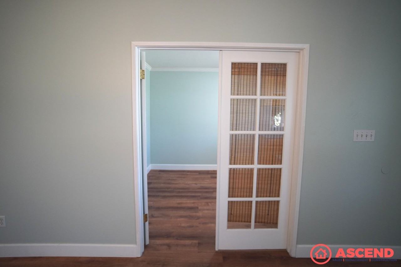 10205 Huntington Downs Ave - Photo 5 of 20