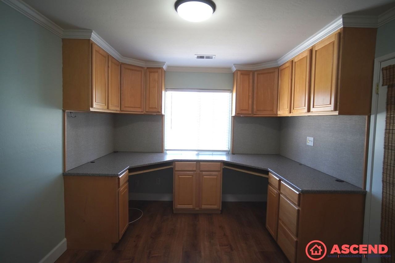 10205 Huntington Downs Ave - Photo 6 of 20