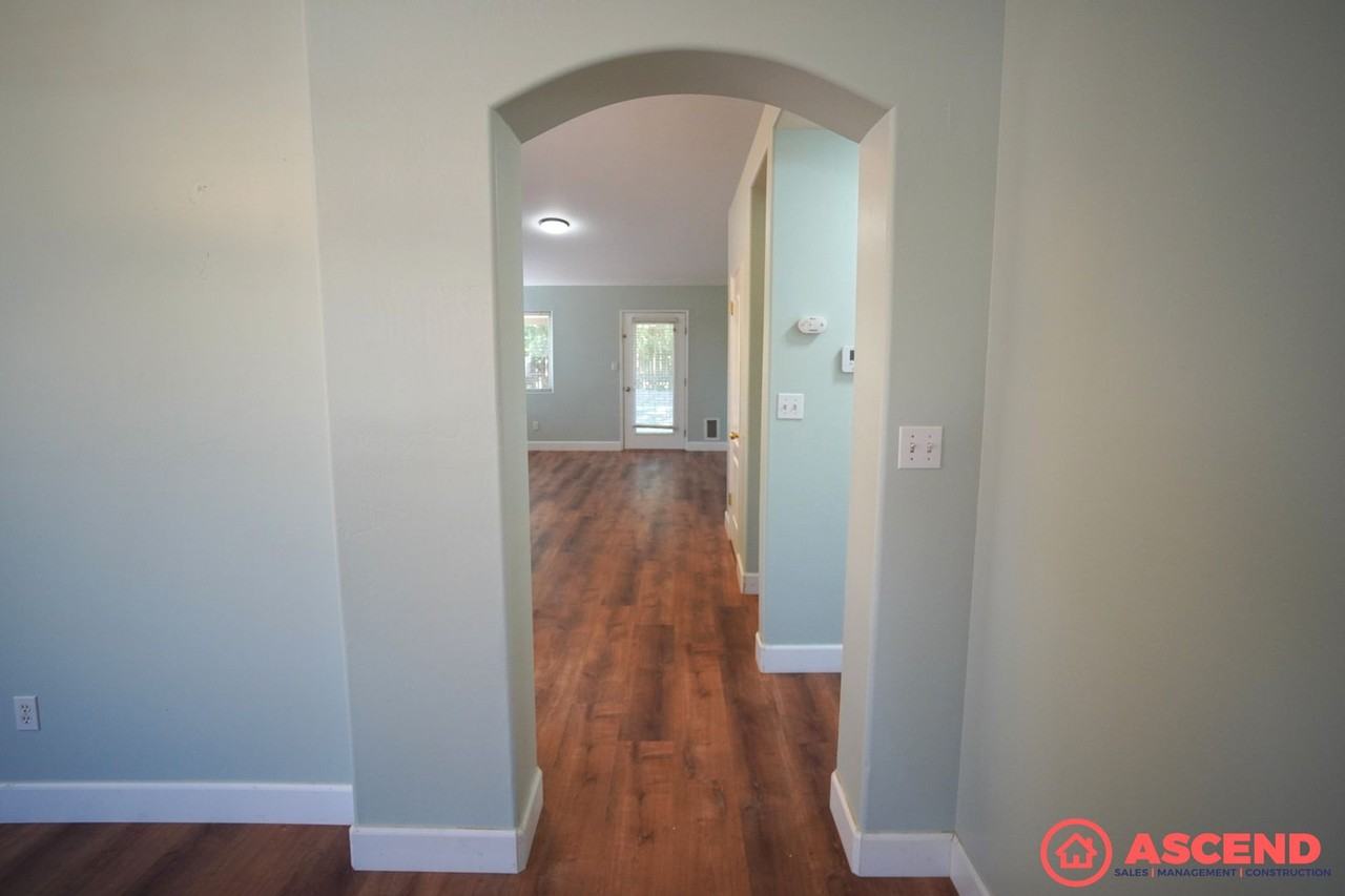 10205 Huntington Downs Ave - Photo 7 of 20