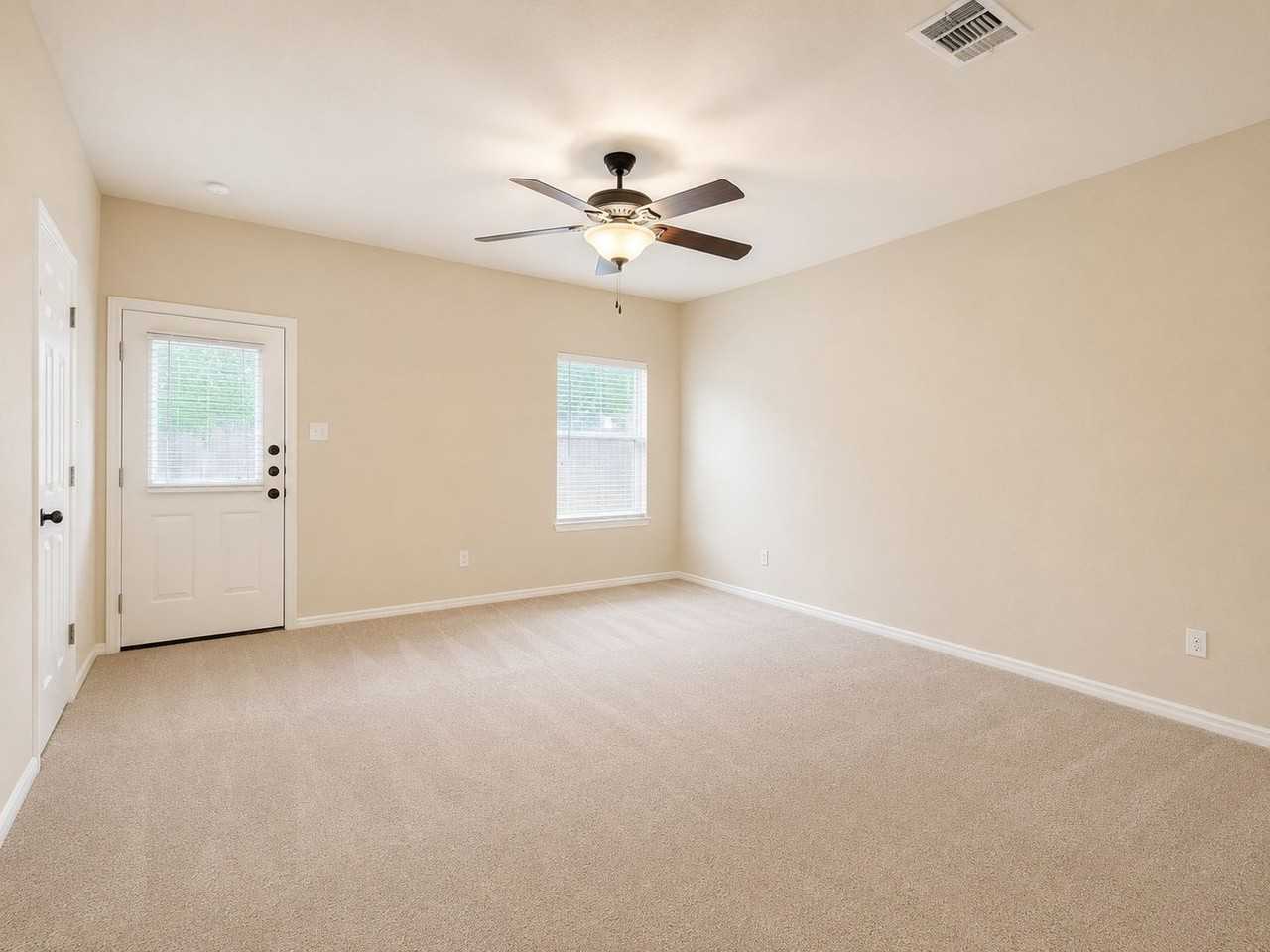 1426 Ravenwood Dr - Photo 6 of 12