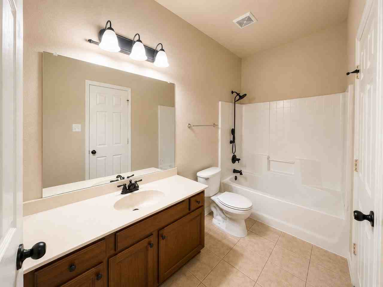 1426 Ravenwood Dr - Photo 7 of 12