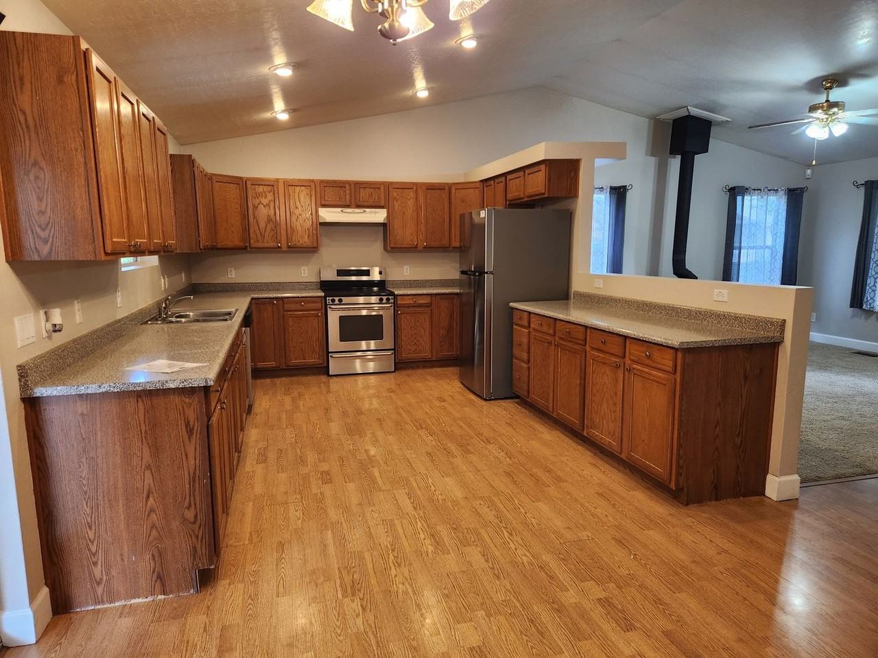 93 S Rainbow Dr - Photo 6 of 26