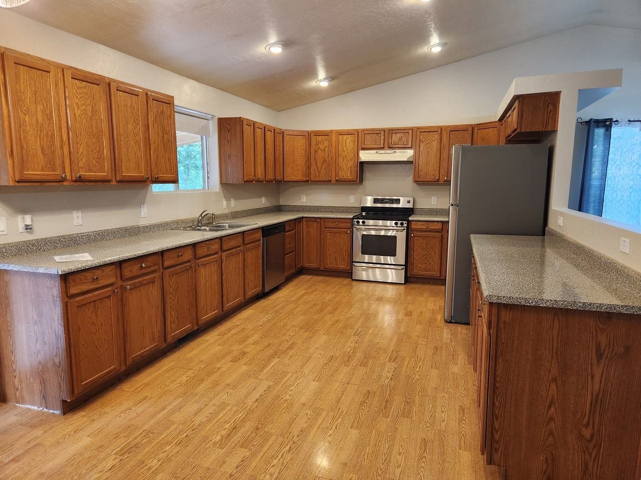 93 S Rainbow Dr - Photo 7 of 26