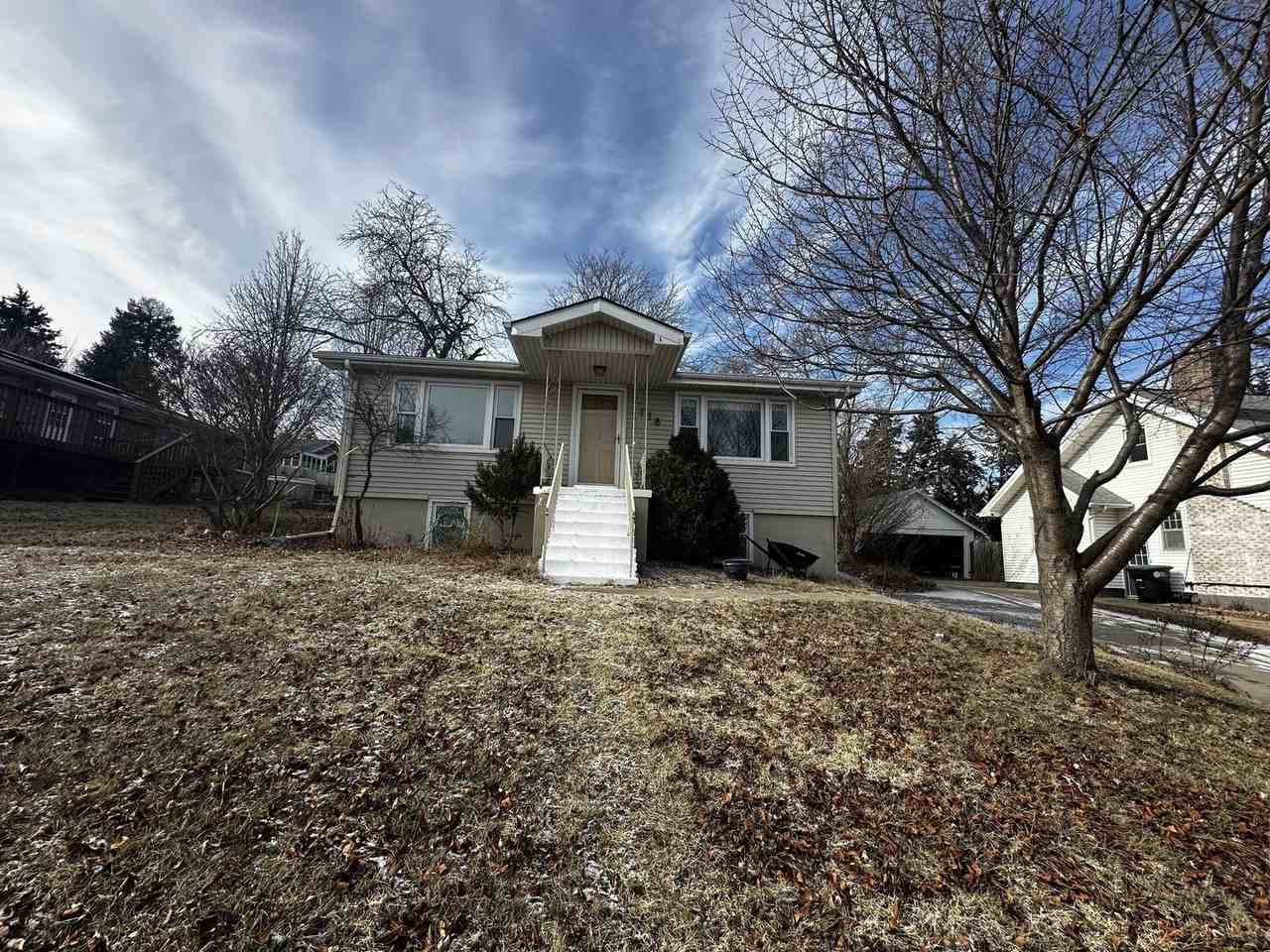 718 N 86th St - Photo 2 of 19