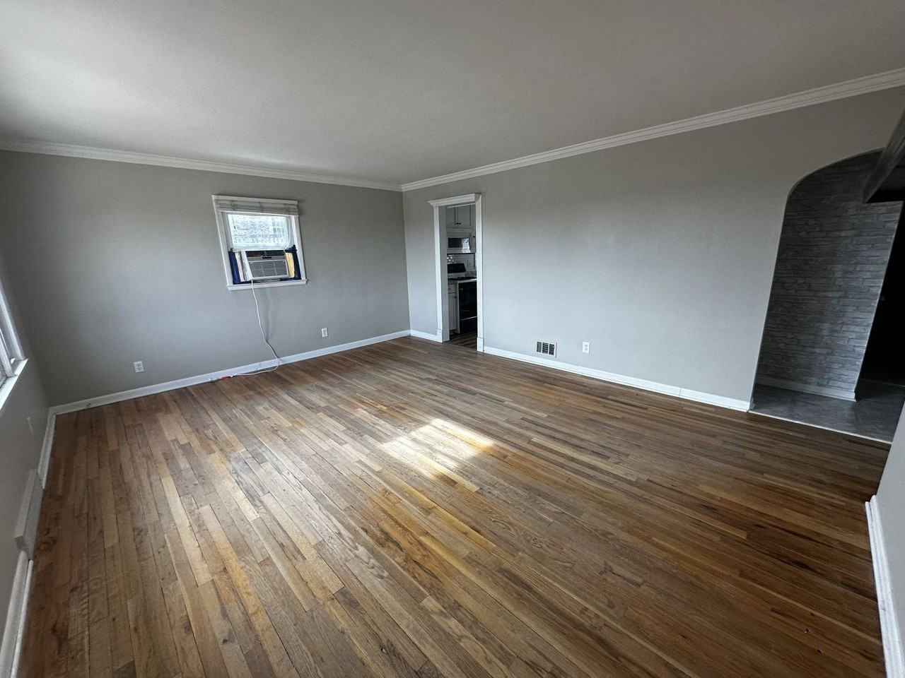 718 N 86th St - Photo 3 of 19