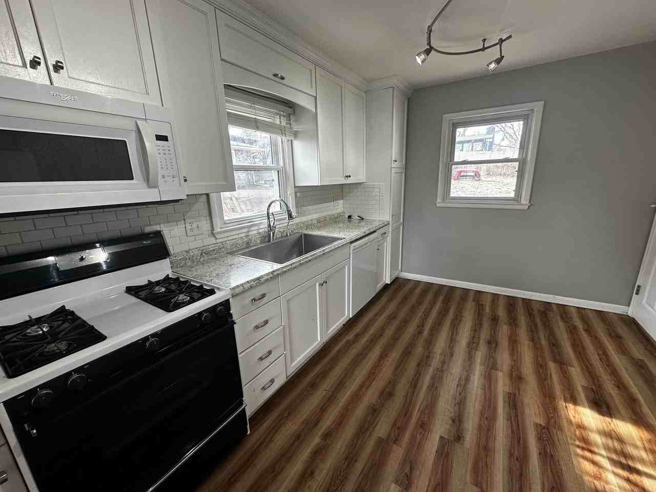 718 N 86th St - Photo 7 of 19