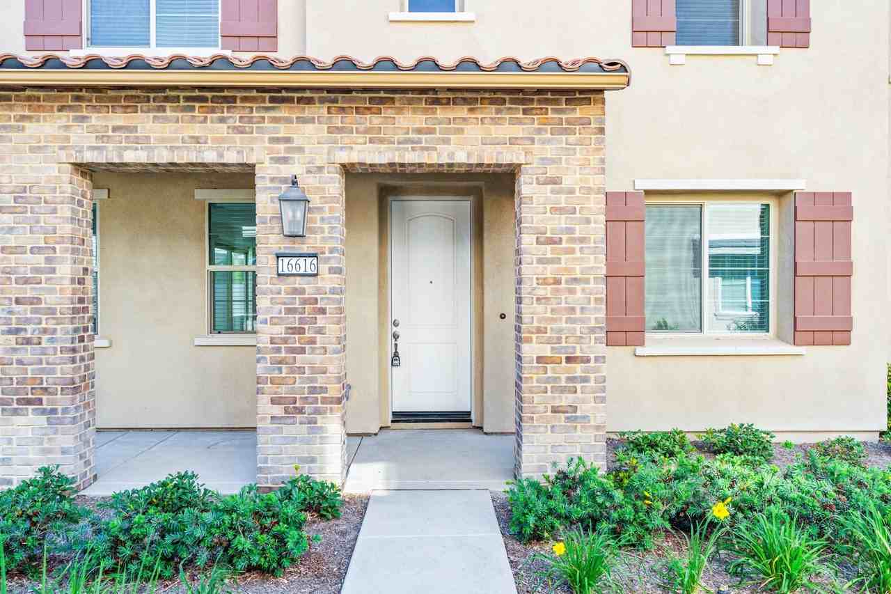 16616 Strategy Pl - Photo 4 of 36