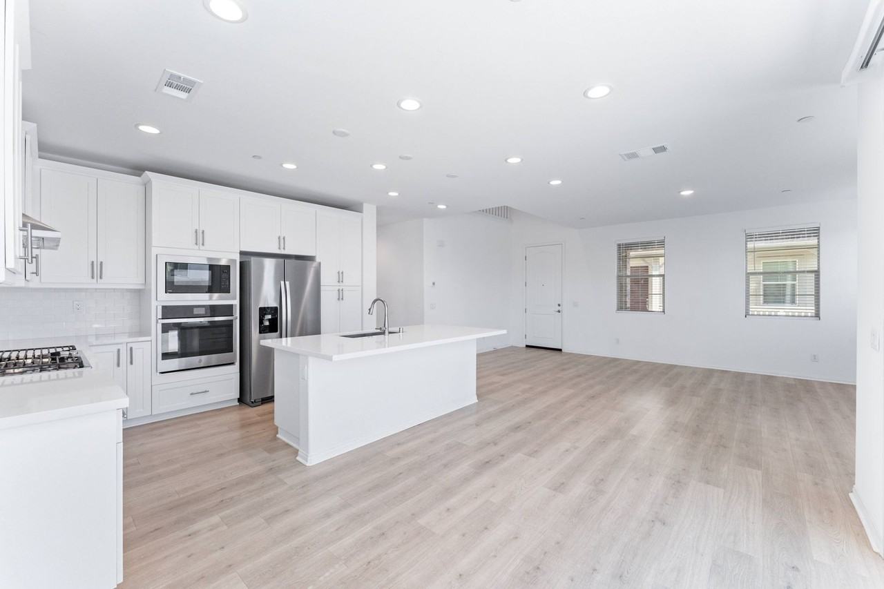 16616 Strategy Pl - Photo 6 of 36