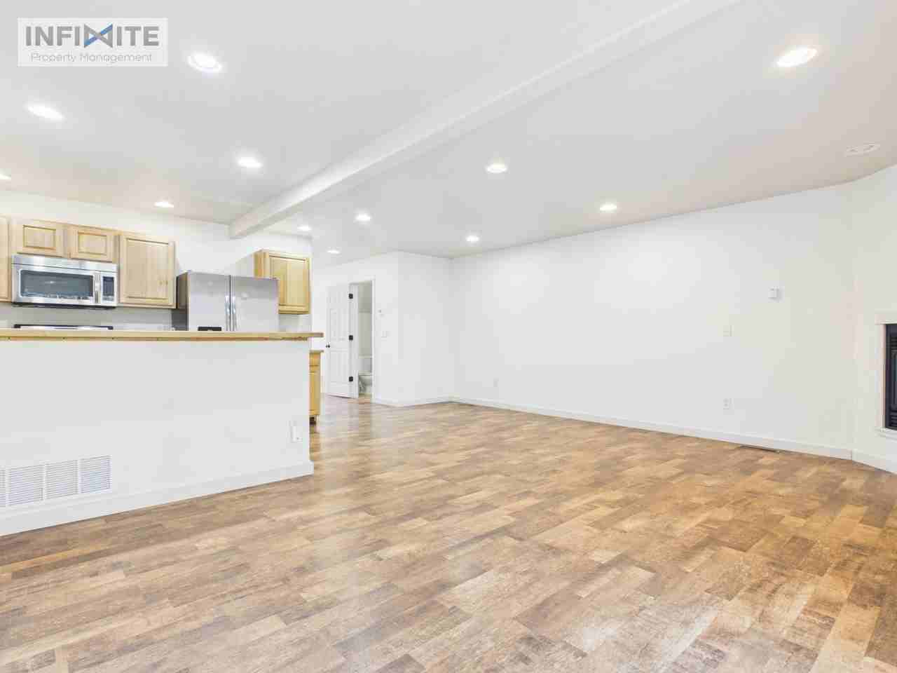 935 Forestglen Dr #C3 - Photo 2 of 18
