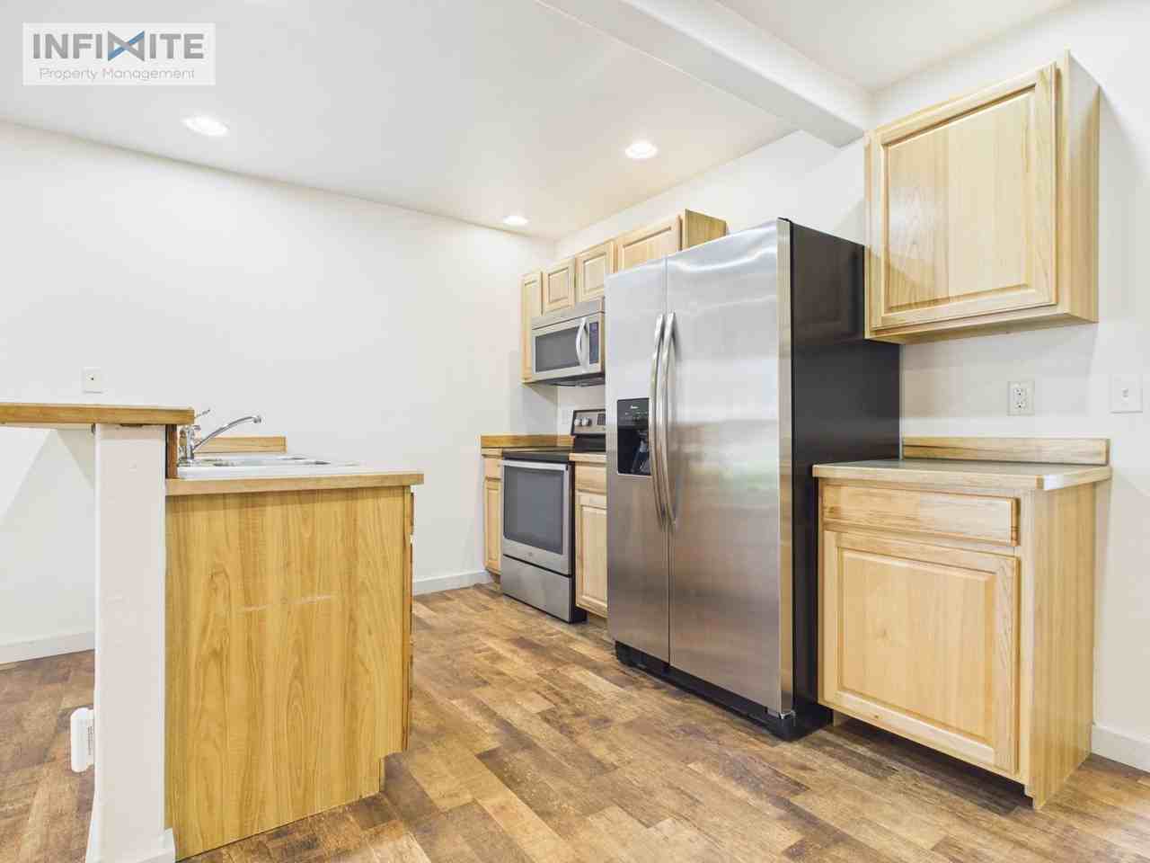 935 Forestglen Dr #C3 - Photo 3 of 18