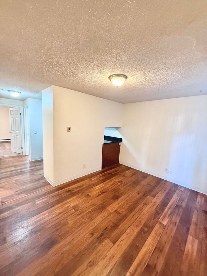 4259 8th Ave Ne #4 - Photo 2 of 26
