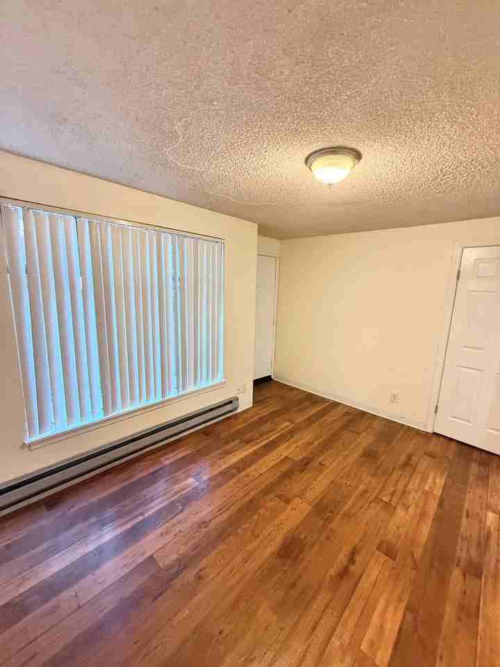 4259 8th Ave Ne #4 - Photo 3 of 26