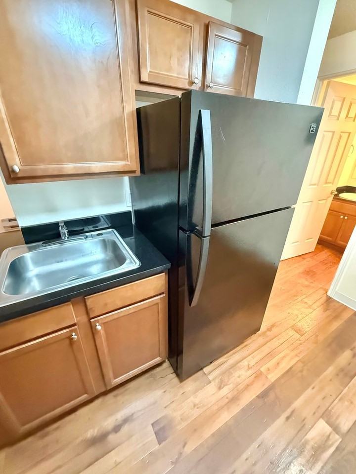 4259 8th Ave Ne #4 - Photo 6 of 26