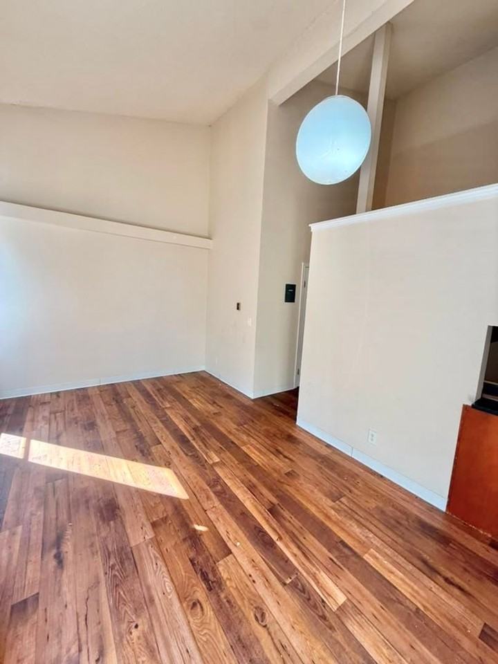 4259 8th Ave Ne #6 - Photo 3 of 23