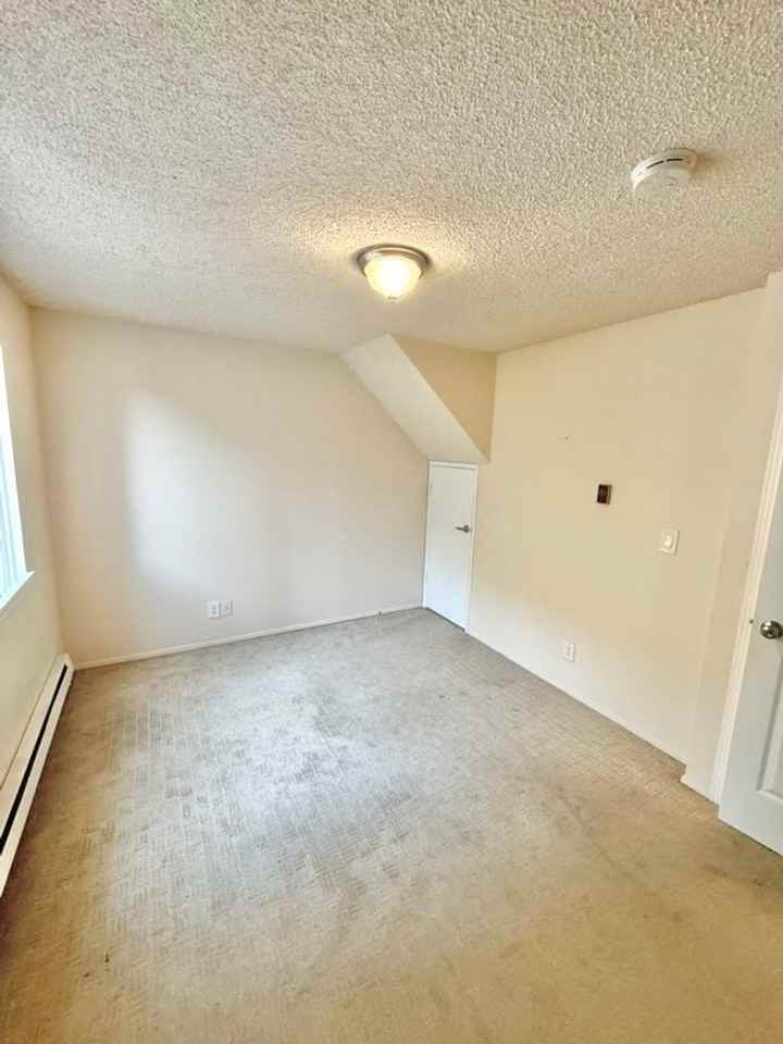 4259 8th Ave Ne #6 - Photo 7 of 23