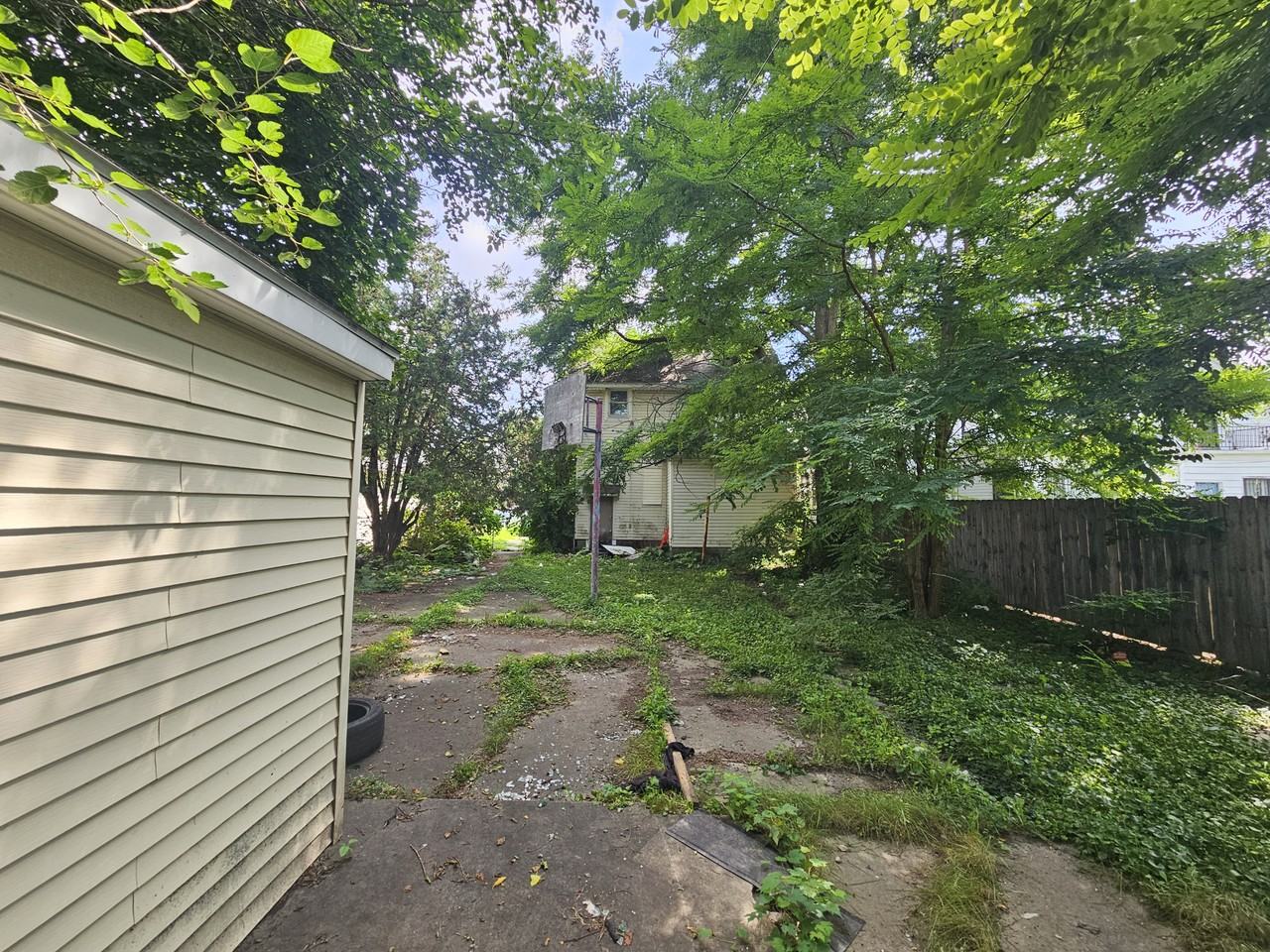 249 E Lake St #NA - Photo 4 of 20