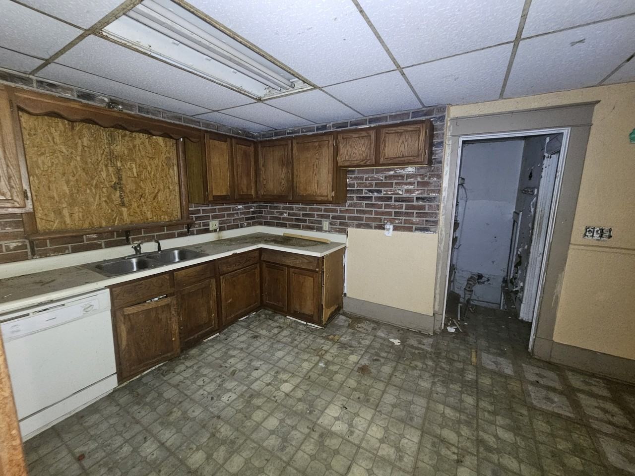 249 E Lake St #NA - Photo 5 of 20