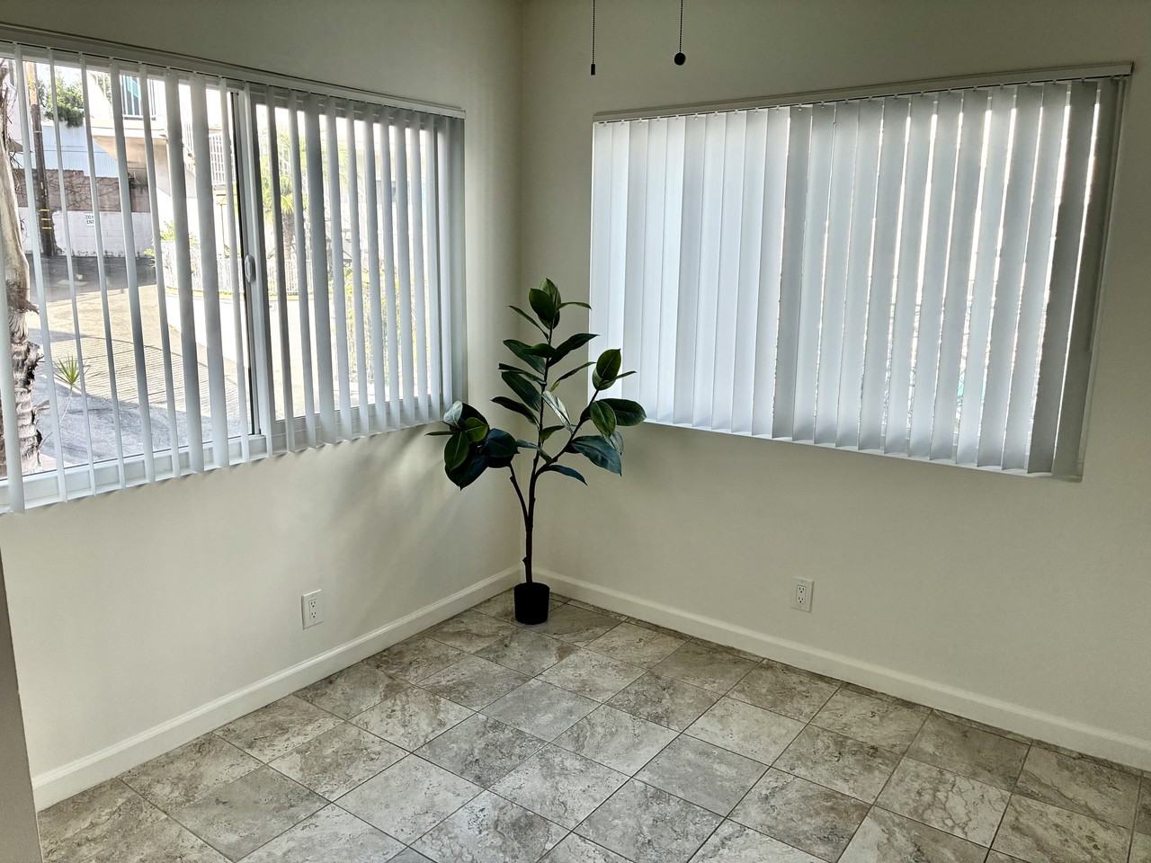 5808 S Pacific Coast Hwy #1 - Photo 4 of 12