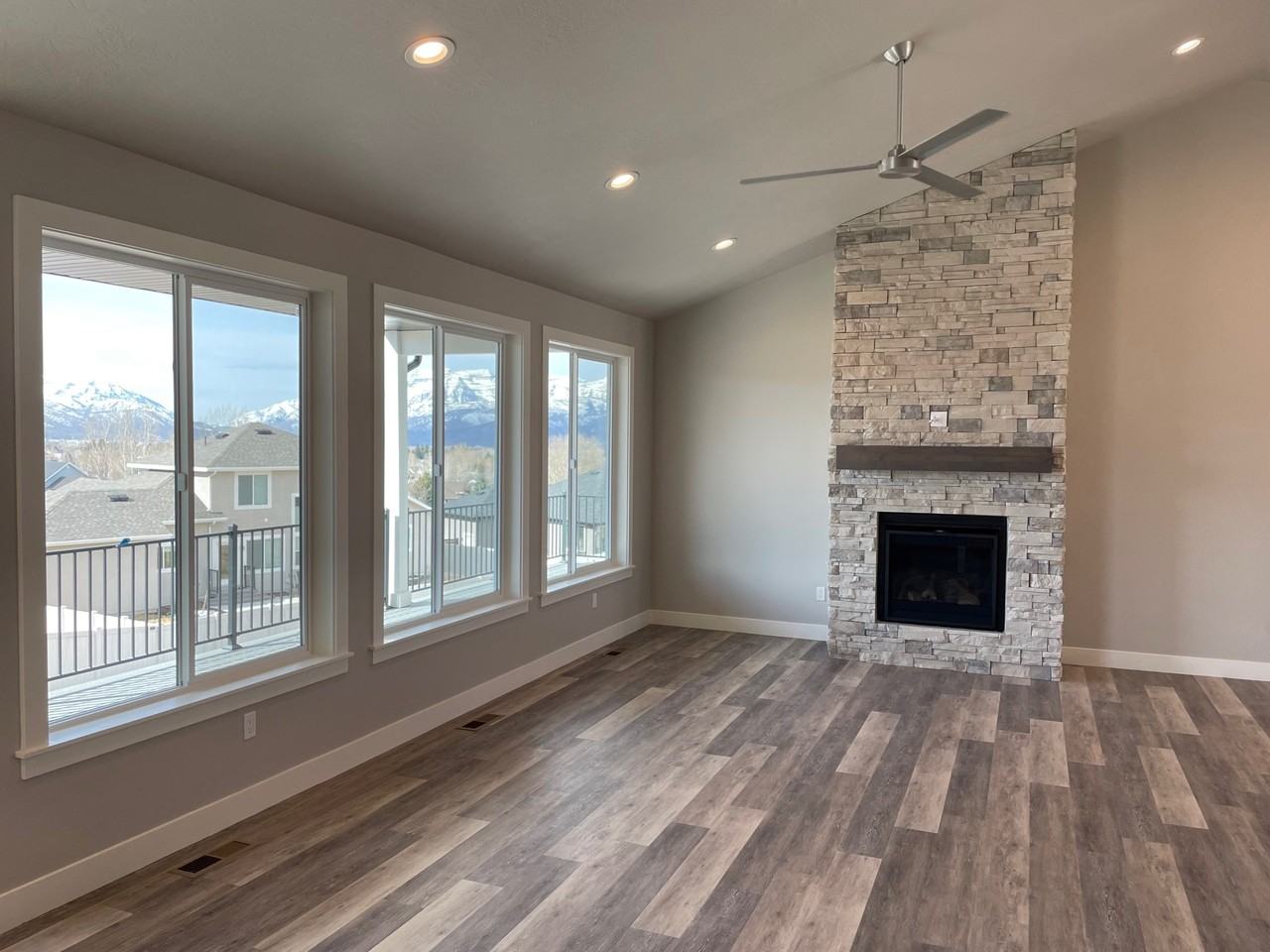1354 E 670 N #NA - Photo 5 of 17