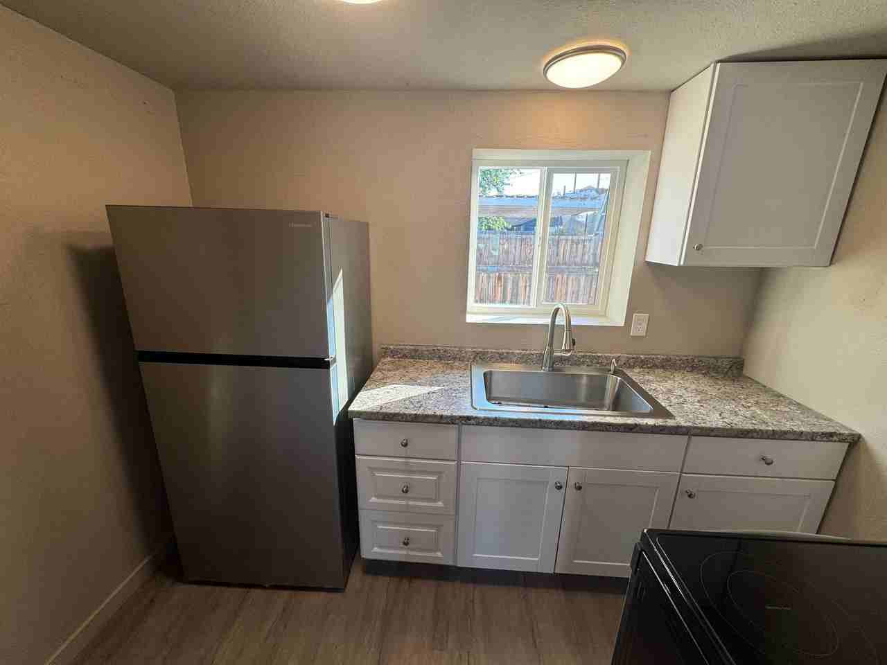 Apartment located in Toppenish - Photo 3 of 11